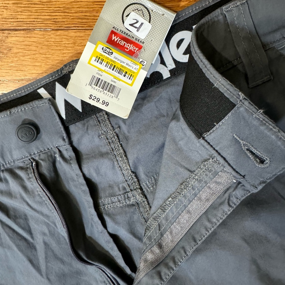 Men’s Wrangler Shorts - Picture 2 of 4